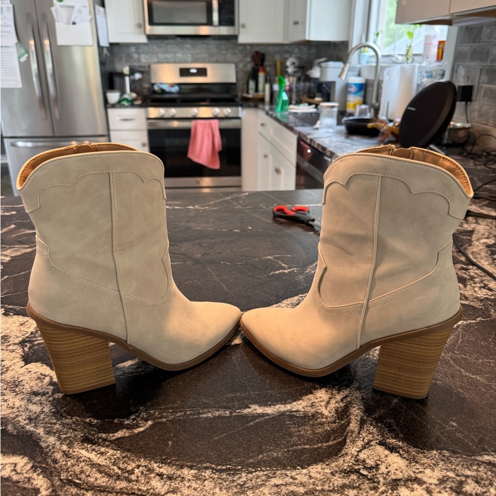 LC Lauren Conrad women's curve top western boots.  Ivory 6.5 - Picture 5 of 8